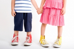 KInderschuhe - &Ouml;zg&uuml;r Donmaz/Bild: 96894747/photos.com 